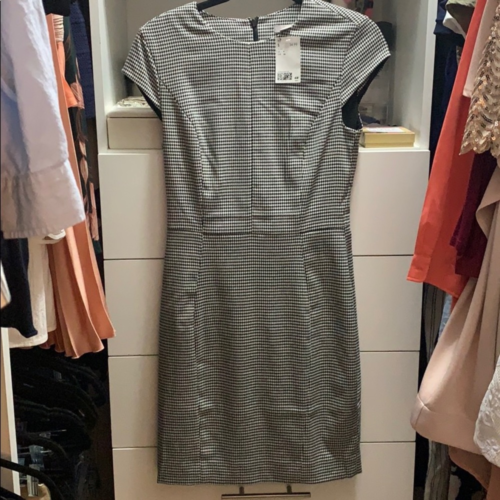 Professional chic patterned dress